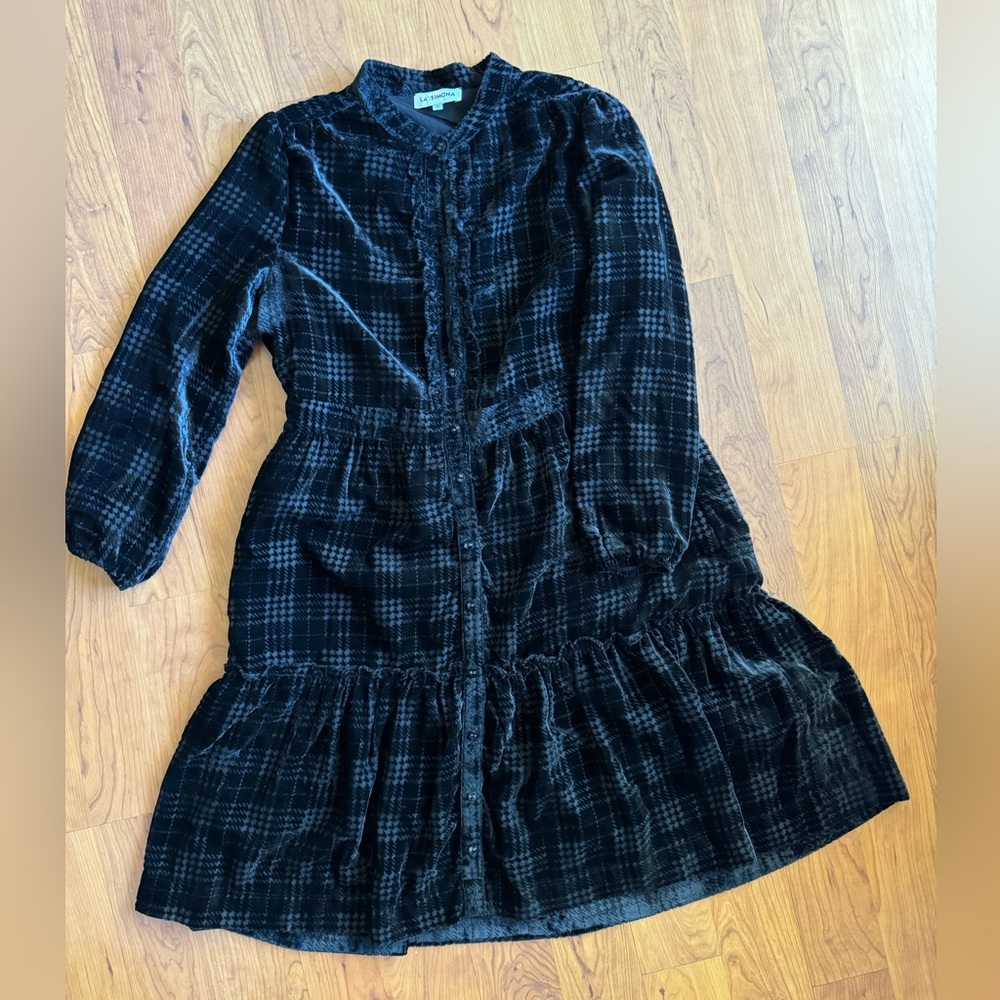 La’ Simona Black velvet Tiered Ruffled Dress with Mandarin Collar
Size XL